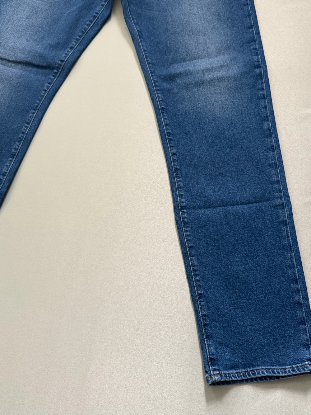 GAP Men’s Slim Straight Jeans - Mid Blue Wash - Picture 2 of 16